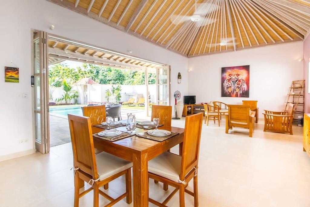 Istana Willy Villa Ungasan  Exterior photo